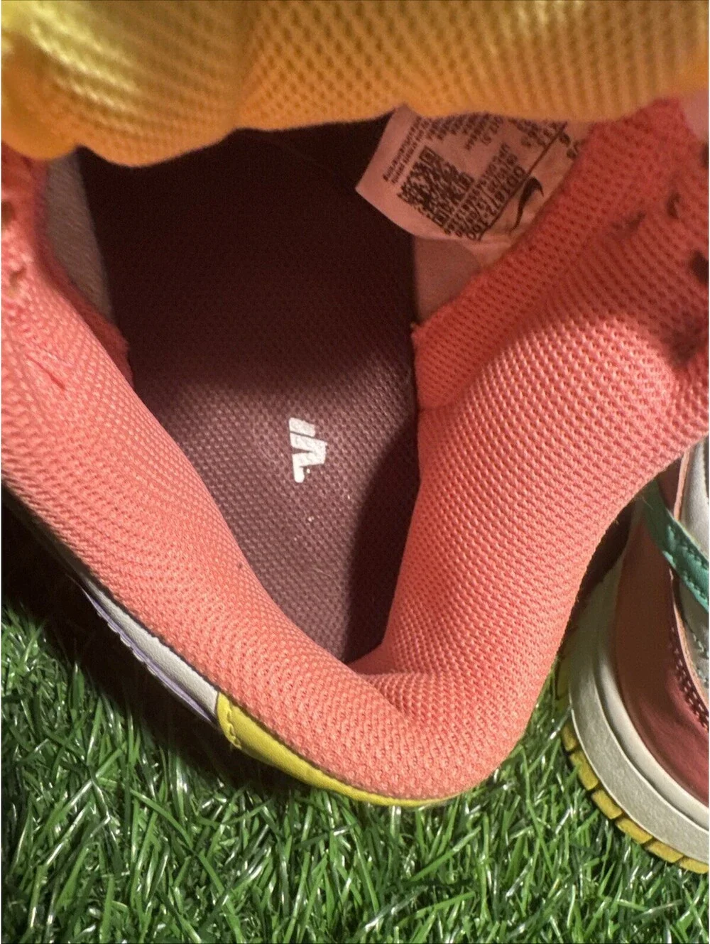 Size 6 - Nike Dunk SE Low Candy W